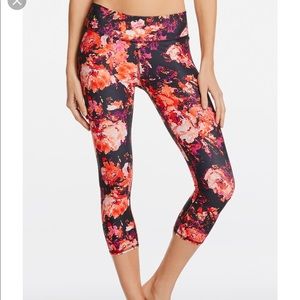 salar floral powerhold Capri Legging